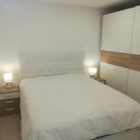 Sandy Garden Apartment